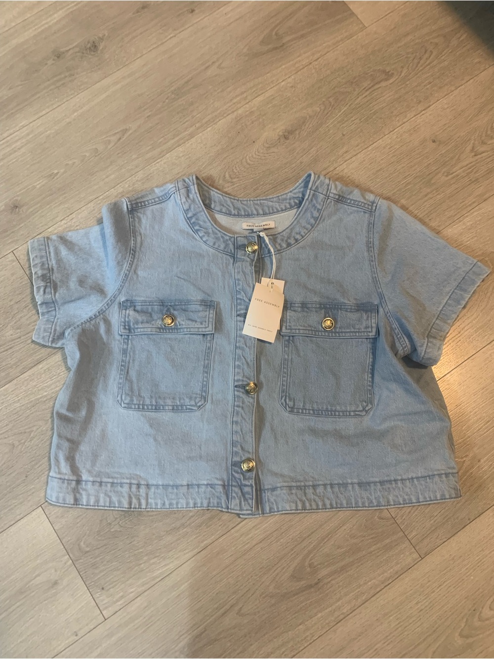Brand New Free Assembly Women’s SS Cropped Light Blue Denim Shirt Jacket
